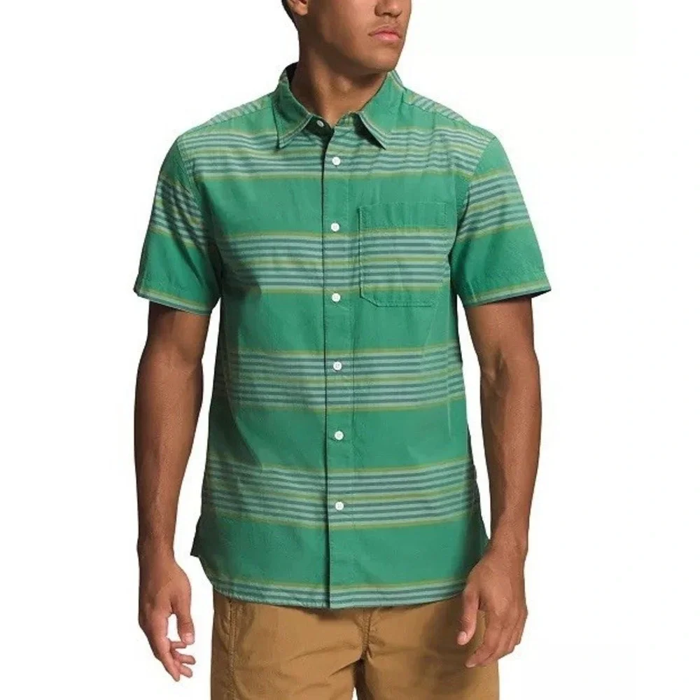 The North Face Men's Baytrail Yarn-Dye Button-Up Short-Sleeve Shirt / Size Large